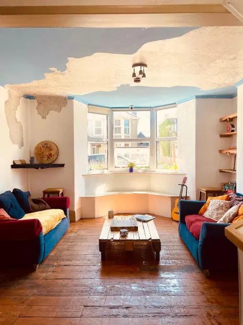 Breakwater Hostel - Image 1