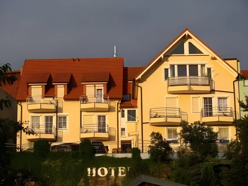 Hotel am Schloss - Image 1