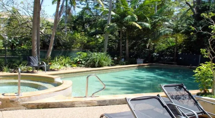 Burleigh Terraces - Hosted by Burleigh Letting - Image 1