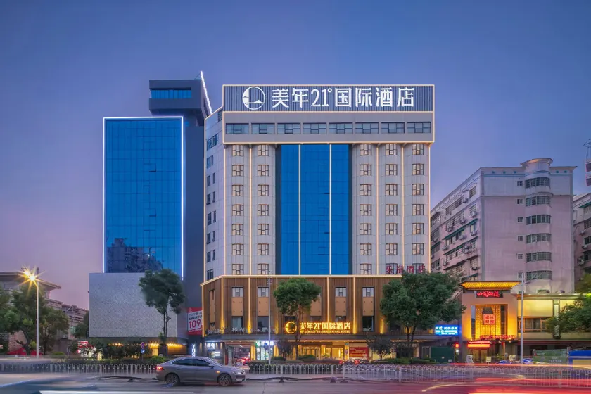 Meinian 21° International Hotel (Jingzhu Plaza, Nanhua University Affiliated Branch) - Image 1