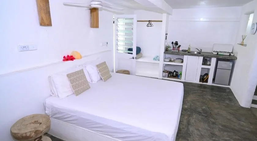 Banana Bay Beach Club - Image 1