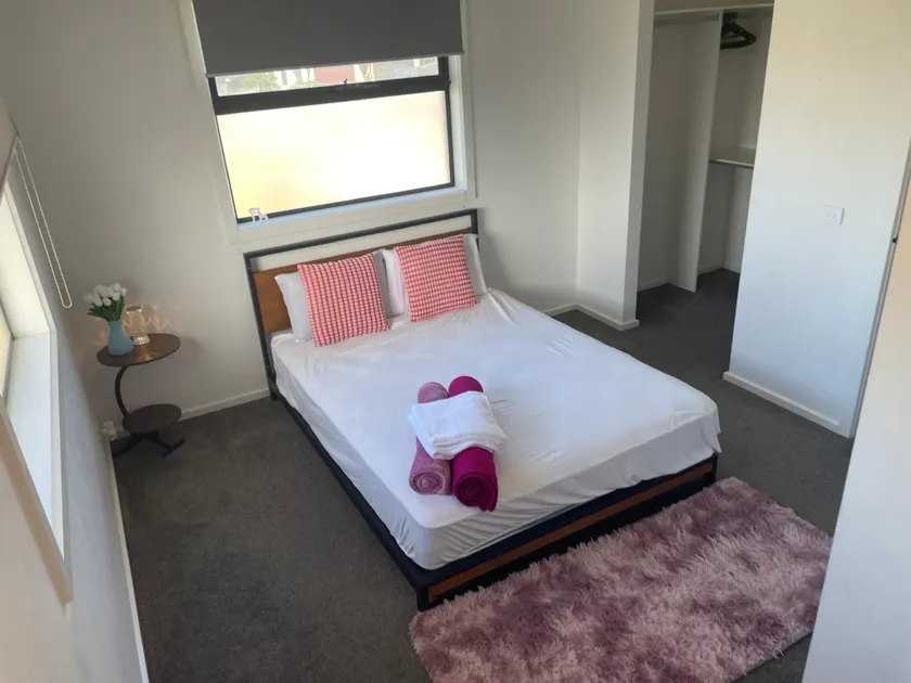 Spacious Haven Private 4BR Upper Floor Spa Sleeps8  Free Parking Melbourne - Image 1