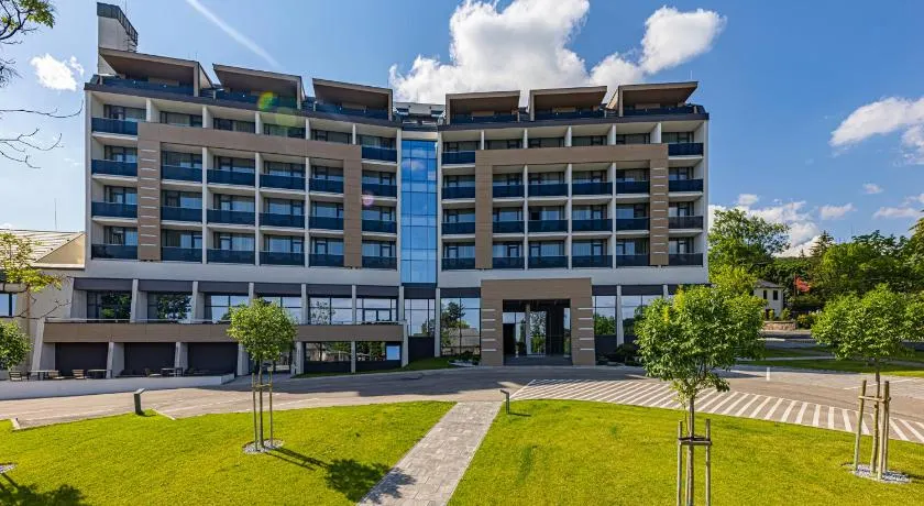 Avar Hotel - Image 1