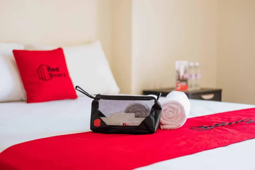 RedDoorz near Plaza Botania 1 Batam - Image 1