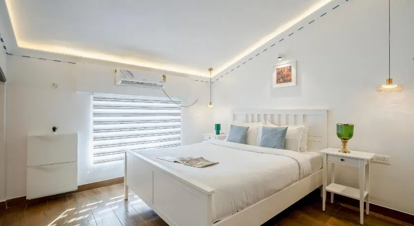 The Ivory Loft - Designer 2BHK Apt with Pool near Candolim Beach - Image 1