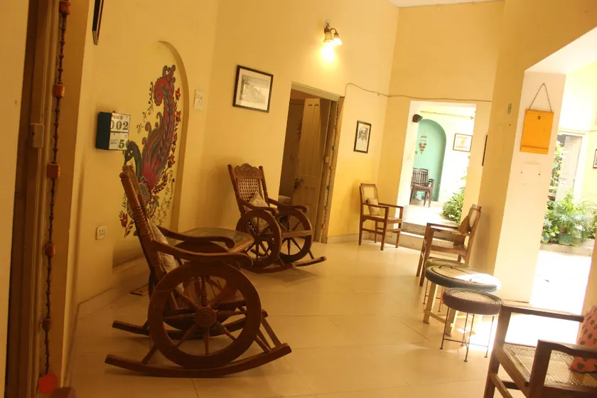 Cozy Inn - Image 1