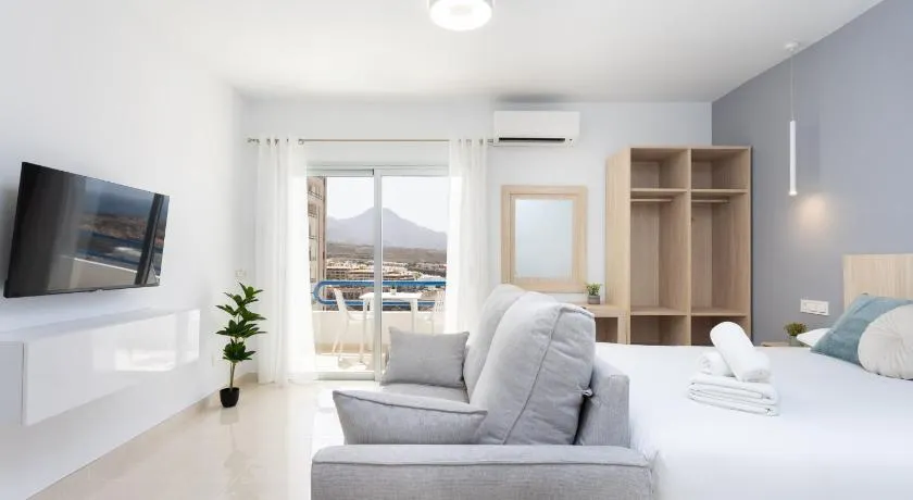 Vacanza 'Estudio Playa Paraíso' con Vista Mare, Terrazza Privata e Wi-Fi - Image 1