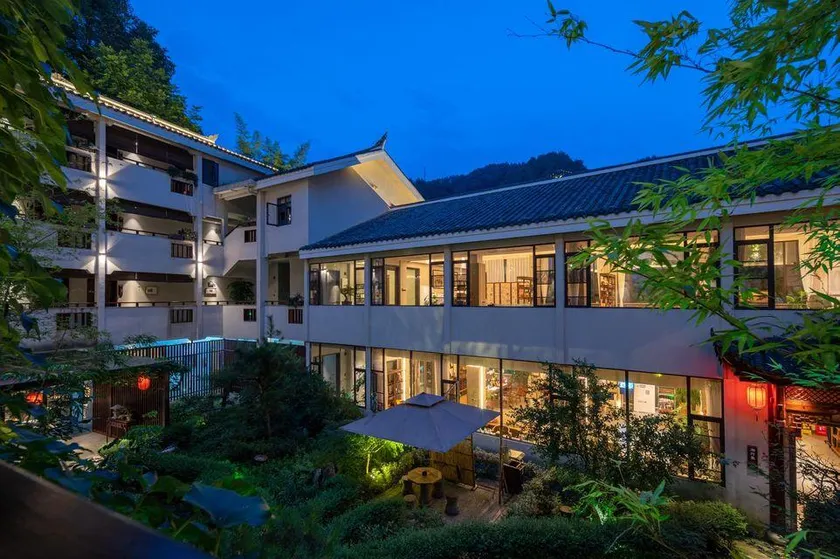 Phoenix Xueqingji Humanity Banshan Homestay (Phoenix Ancient City Branch) - Image 1