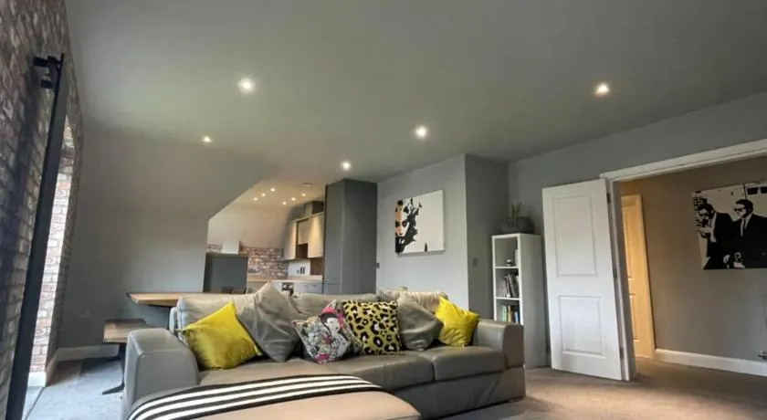 Spacious Apartment NEC BHX - Image 1