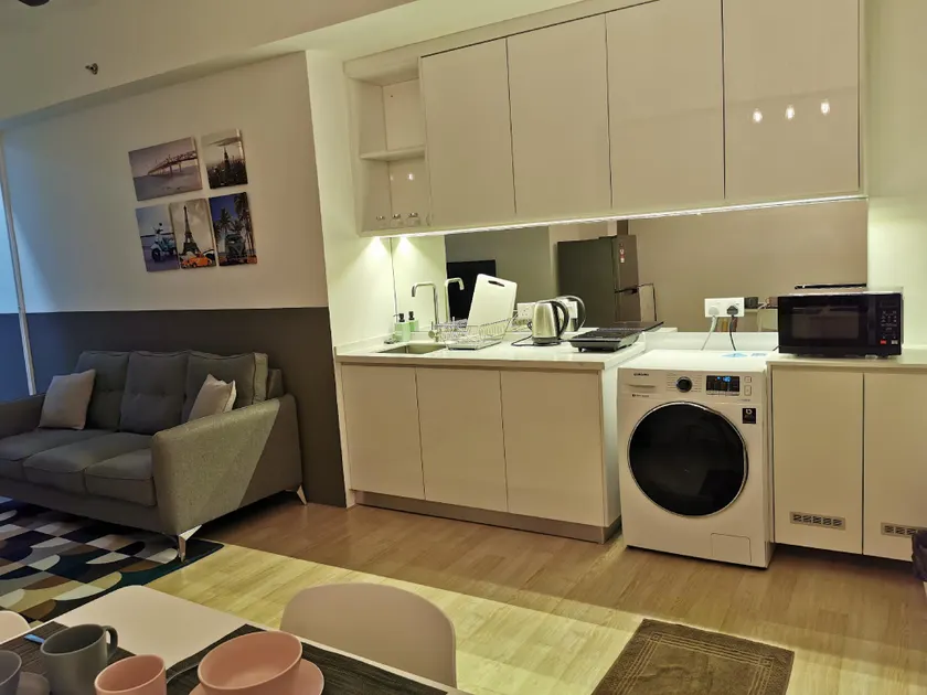 REVO at AURORA PLACE, Pavilion 2, 5 Minutes To AXIATA ARENA BUKIT JALIL FREE WIFI by De Harlequins Guesthouse - Image 1