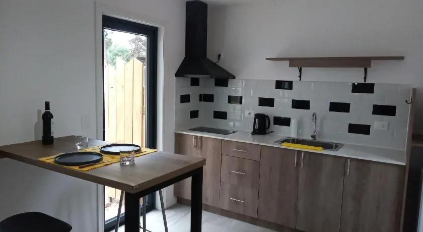 NEco apartamentos Naturistas Nudistas Parejas o mujeres solas - Image 1