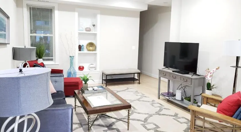 Spacious & Bright home In Bloomingdale/ Truxton DC - Image 1