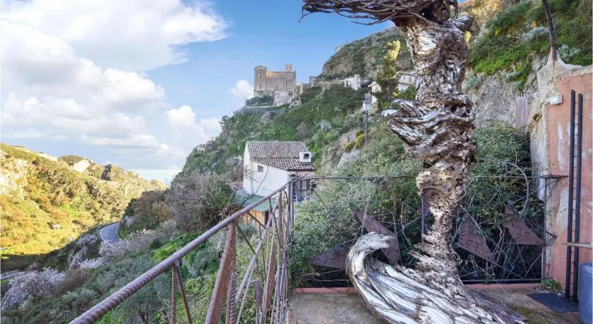 Gorgeous Home In Roccalumera With Wifi - Image 1