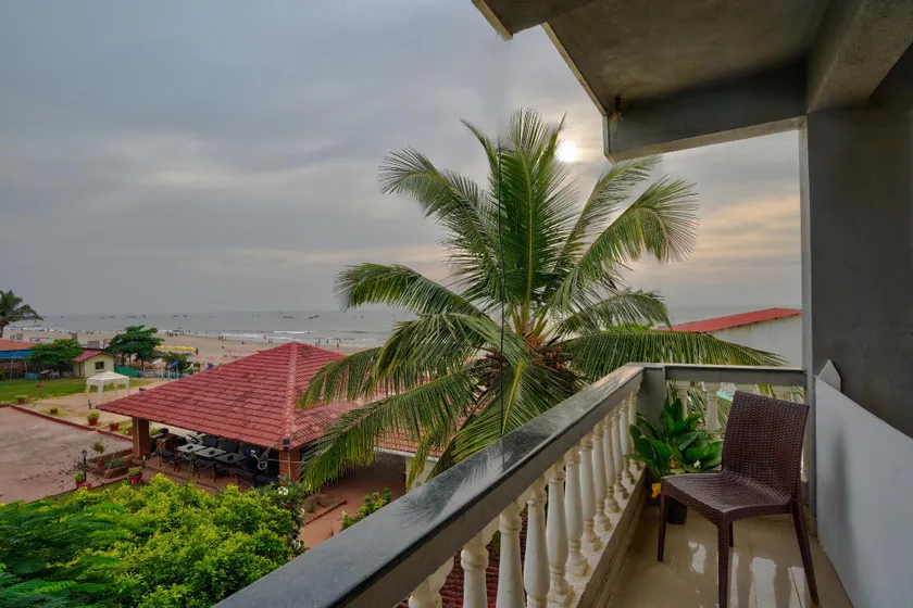 Hotel Salty Waves Baga - Image 1