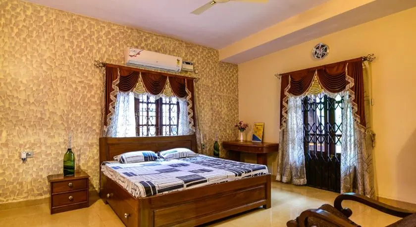 Villa - Sleeps 8 - Garden - Parking - Patio - Image 1