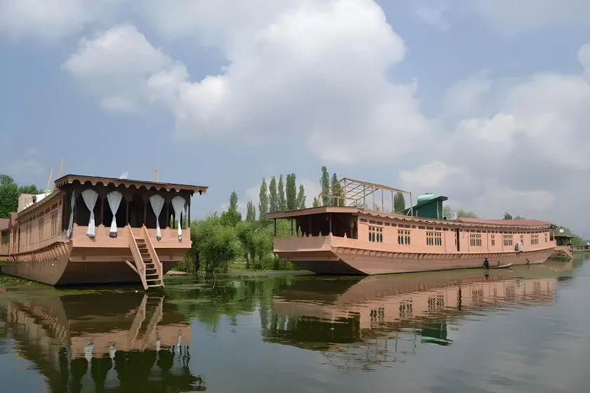 Wangnoo Heritage Houseboats - Image 1