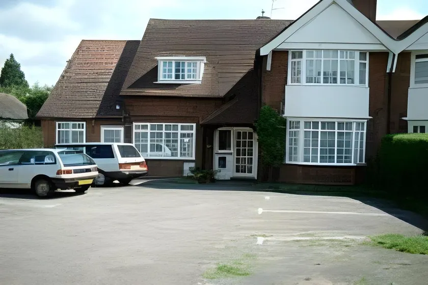 Hampton Lodge En-Suite Rooms with Free Parking - Image 1