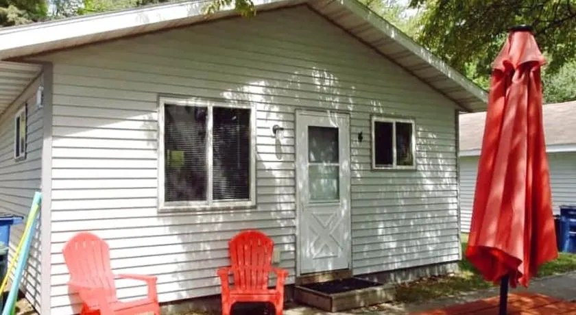 Cabin 4 | Moonbeam - Image 1