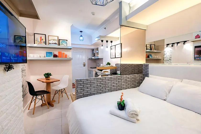 Light and Chic - Tagaytay Vacation Pad - Image 1