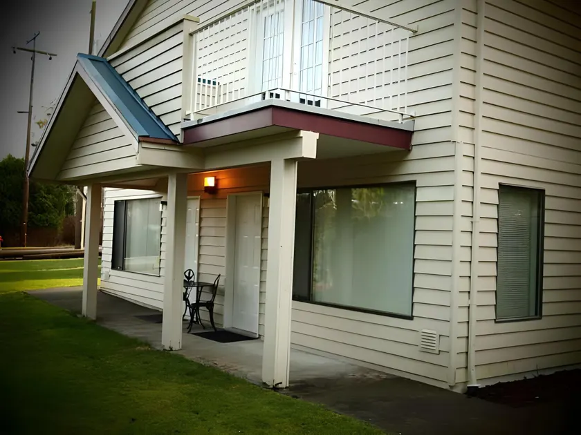 Whale's Tail Guest Suites - Image 1