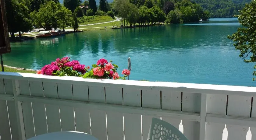 Pletna Lake View Apartment (Ground Floor) - Image 1