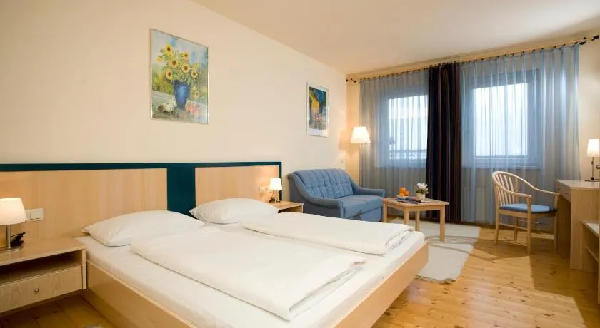 Bed & Breakfast Zum Alten Weinstock - Image 1