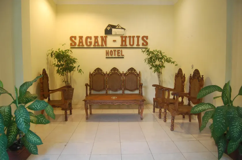 Sagan Huis Hotel - Image 1