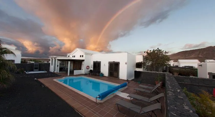 Villa Marina Deluxe & Spa Pool - Image 1