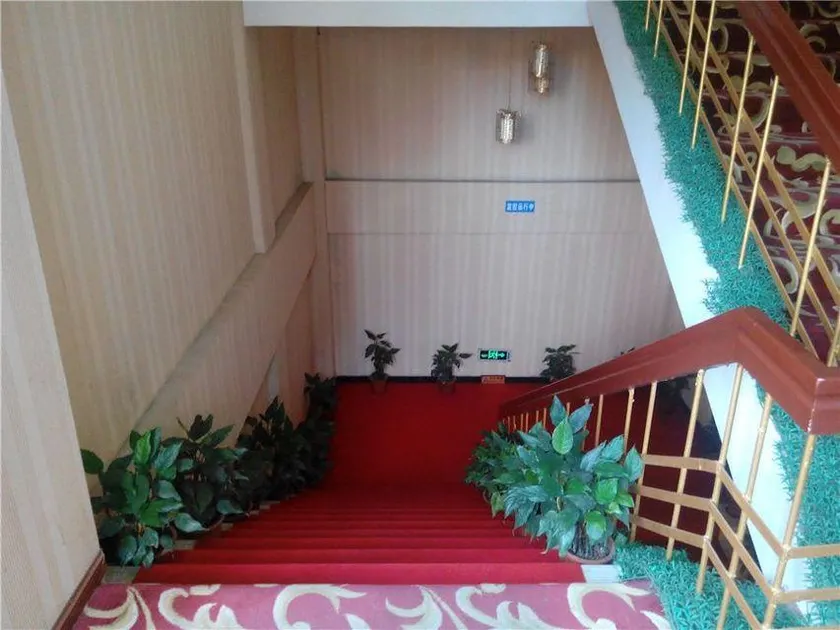 Kangqiao Peninsula Hotel (Xinjin Middle School) - Image 1