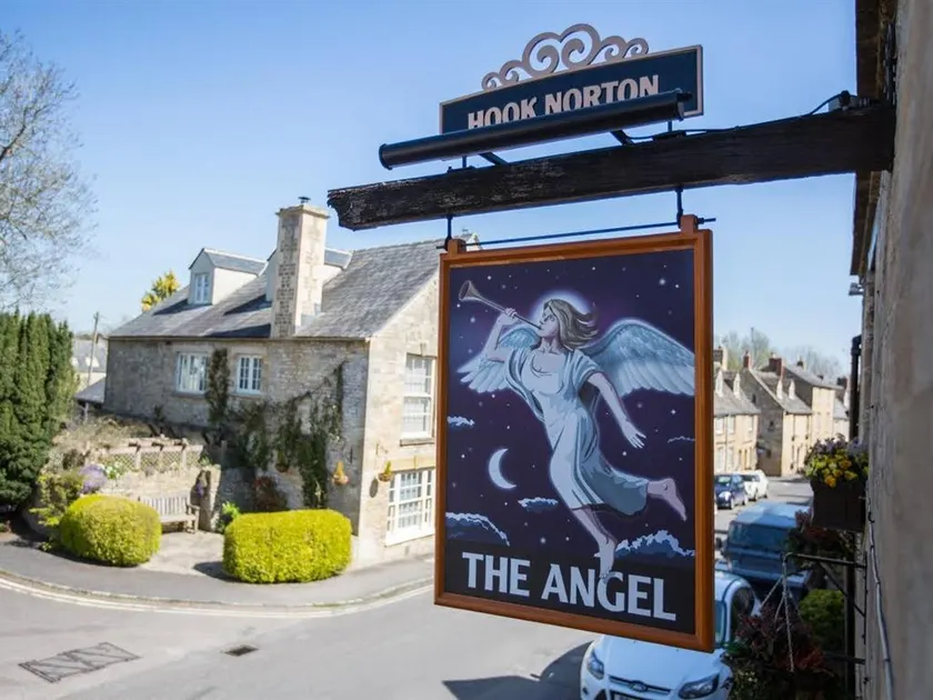 The Angel at Burford - Image 1