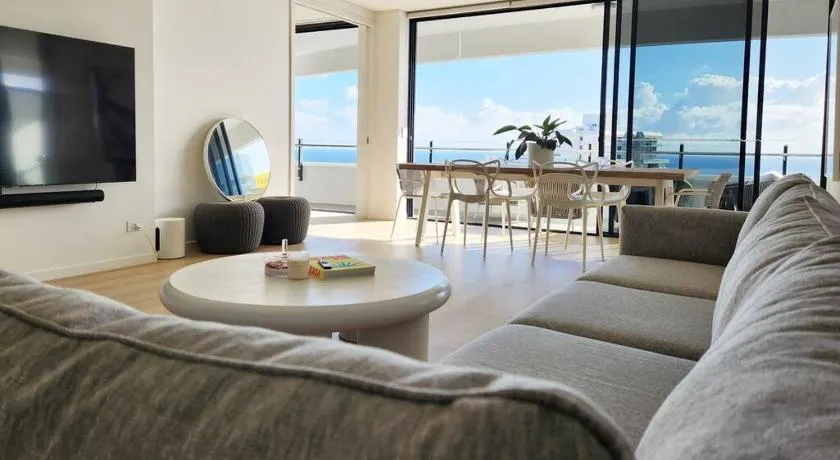 Modern luxury with breathtaking ocean views - Image 1