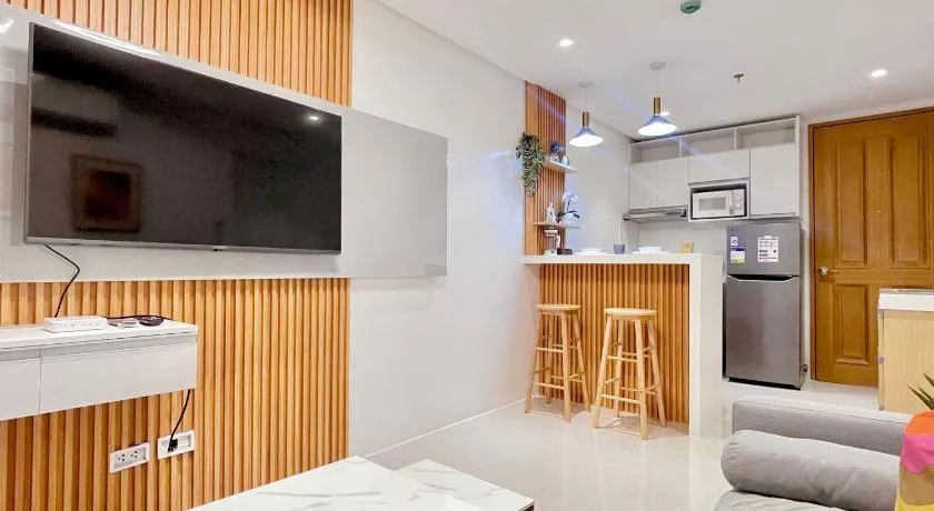 Debbie's Modern 1 BR Condo Unit - Image 1