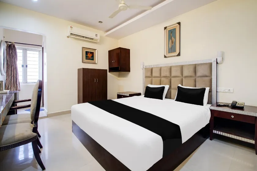 OYO Townhouse Gajuwaka Near CMR Mall - Image 1