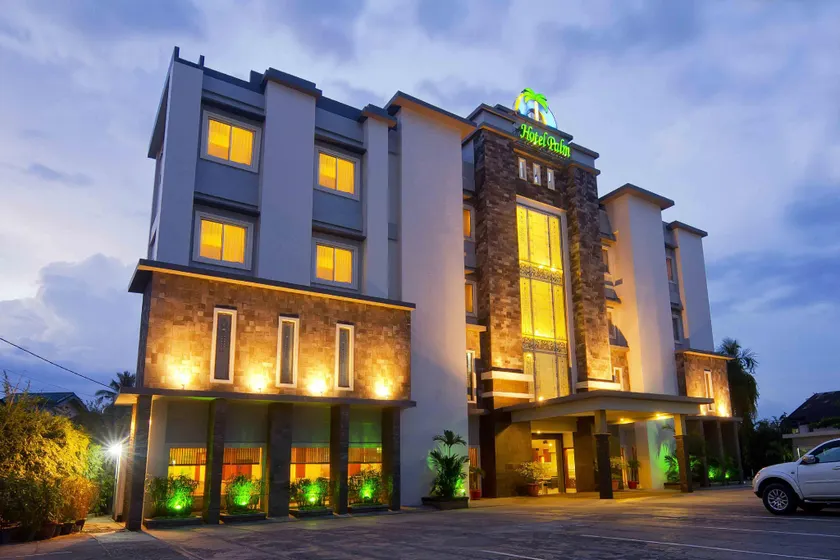 Hotel Palm - Image 1