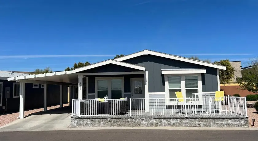 Monte Vista Village Resort Mesa 3 Bed 2 Bath Age Restricted Must be 55 or more - Image 1