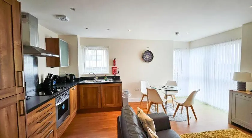 Meridian Bay - 1 Bedroom Apt - Swansea - Image 1