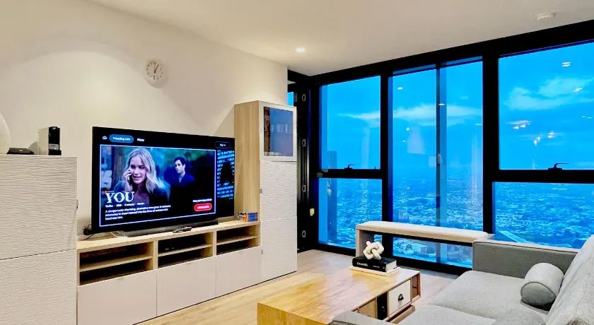 Victoria One - 3beds Central CBD, Modern & High floor with Great views! - Image 1