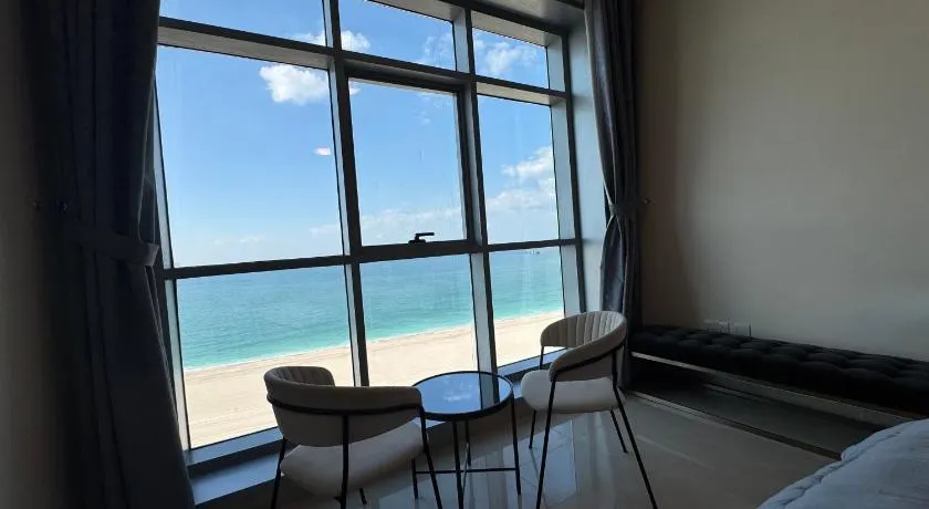 SeaView Beachfront with pool,sauna,jacuzzi,gym,cafe - Image 1