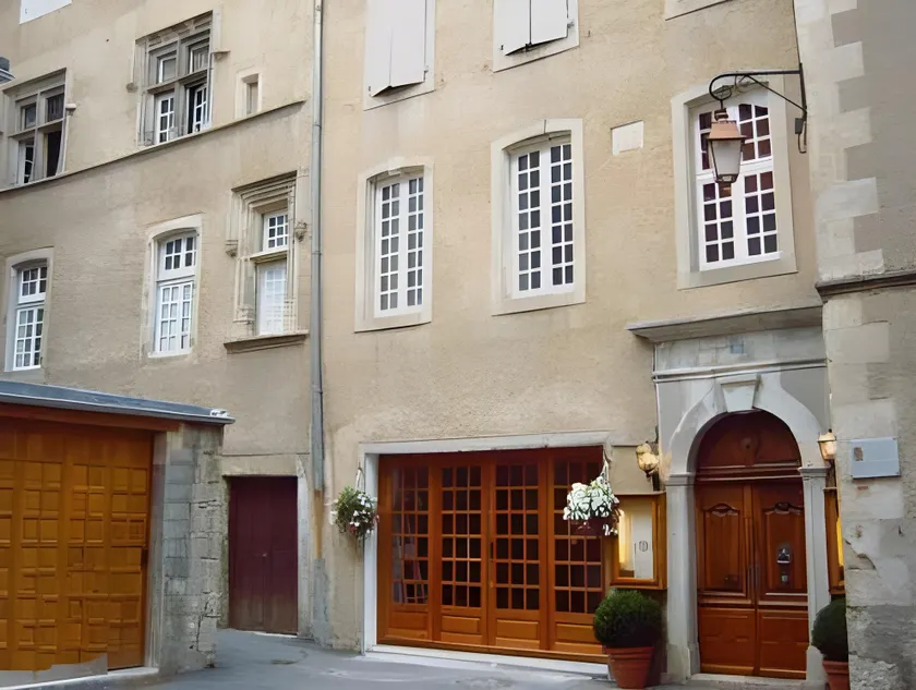 Hotel Le Sully - Image 1