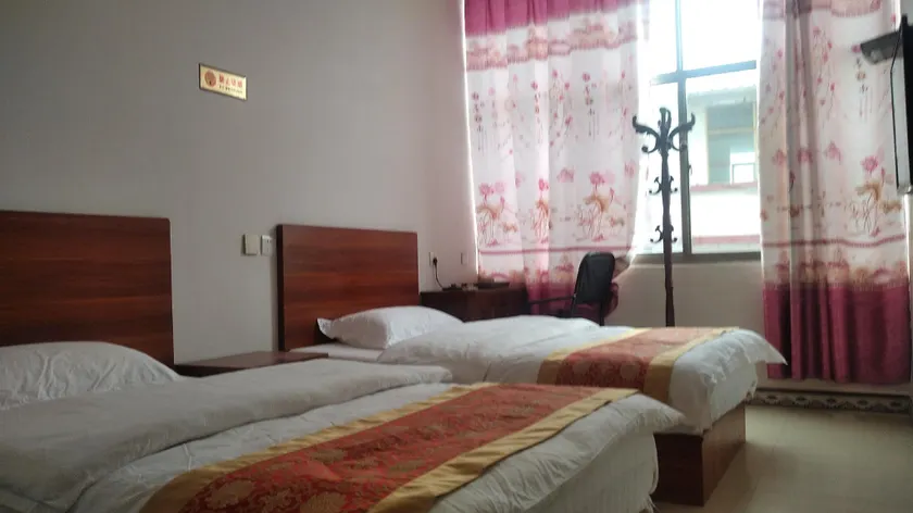 Wuding Youhua Business Hotel - Image 1