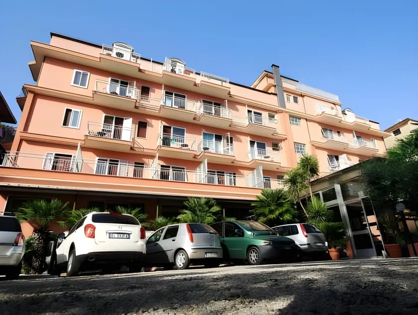 Hotel & Apartments Sasso - Image 1