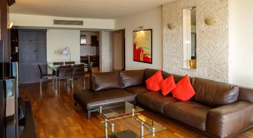 Superior Seaview Beachfront Suite - Image 1