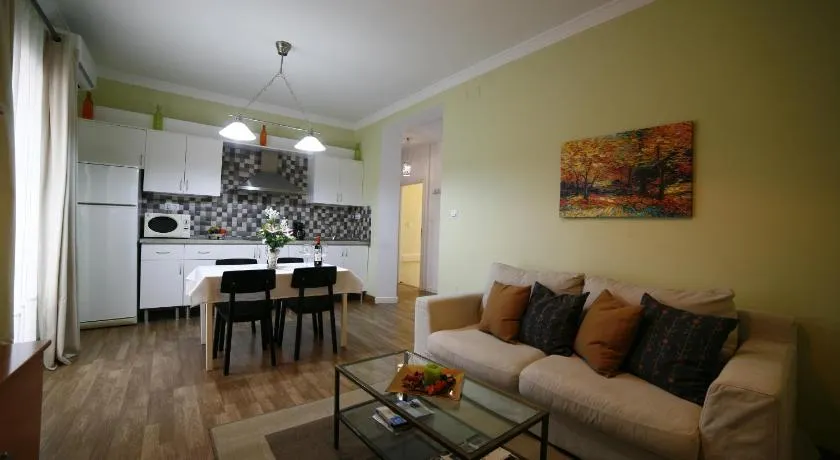Victoria de Alba House - Image 1