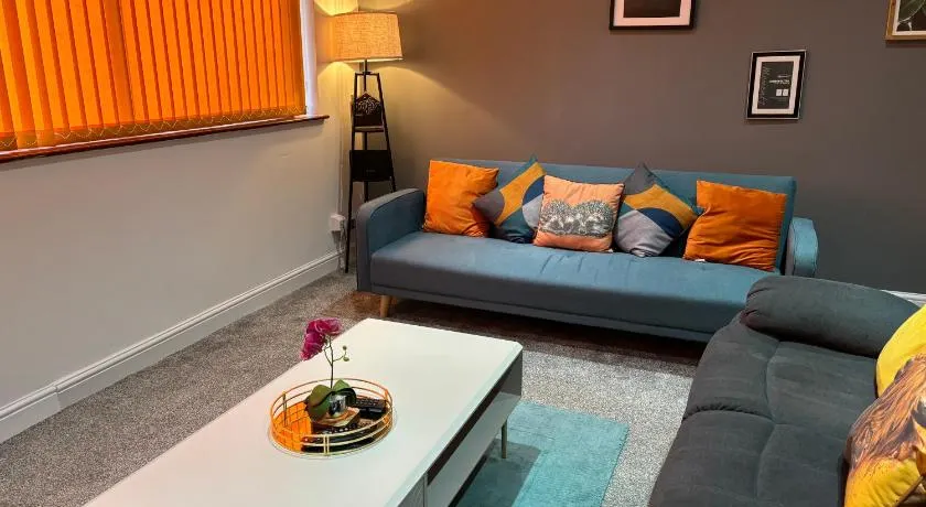 Hilltop Place Suites 3 Bedrooms 4 beds for CONTRACTORS with FREE PARKING FOR VANS - Image 1