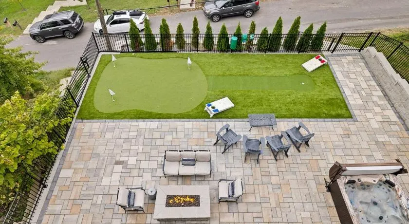 2mi Downtown Hot Tub Balcony 4 King Beds - Image 1