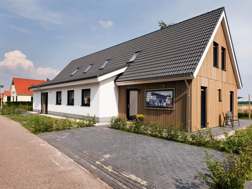 Holiday home with sauna and hot tub - Image 1