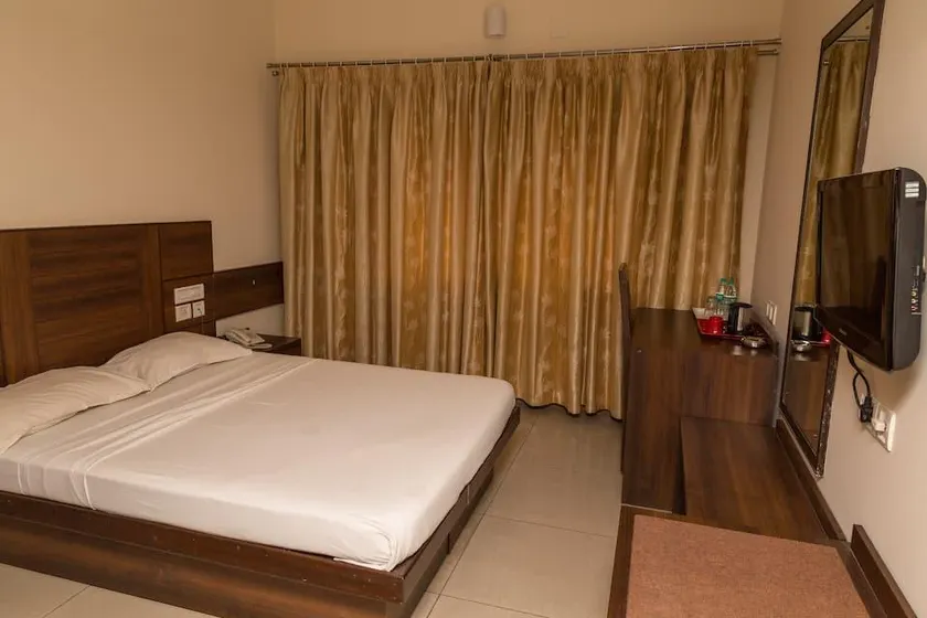 Hotel Suman Residency - Image 1