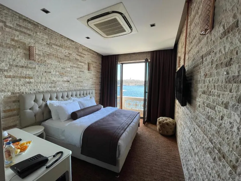 Weingart Seaside Hotel - Image 1