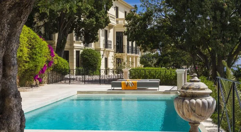 Luxurious Villa Overlooking Monaco - Image 1