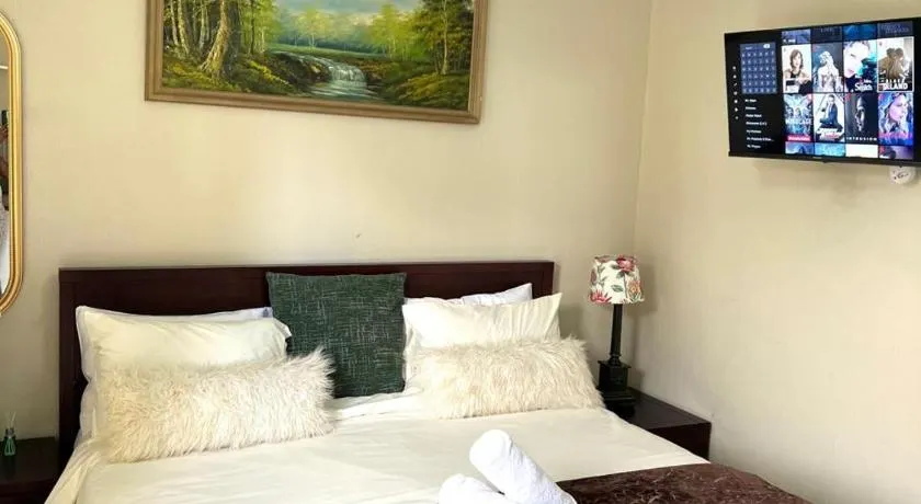 17 Byvanger Luxury Home Deluxe King Suite Room 3 - Image 1